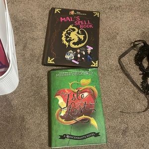 Descendants Books - Mal’s Spell Book and The Isle of the Lost Novel
